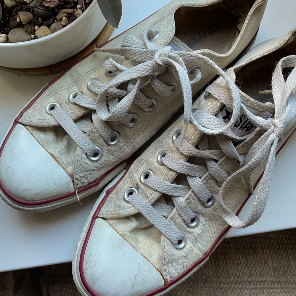 Classic Converse Chuck Taylor low top All Stars cream sz 5 (w’s 7)